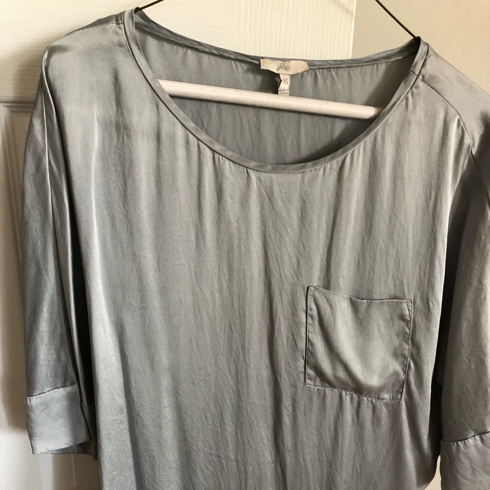 Joie gray 100% silk top. XS.